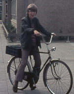 Ik op de fiets vlak voor vertrek naar Bergen met school 1972