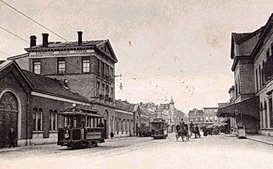 Beijnes in Haarlem tegenover het 2e station van Haarlem. Deze foto is rond 1900 is genomen vlak voordat besloten werd een heel nieuw station te bouwen (het huidige station van 1908)