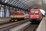 Ellok 371 005-0 van de Tjechische spoorwegen naast Elloc 101 004-0 in station Dresden 31 augustus 2015