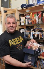 Foto van mij en een deel van mijn ABBA verzameling op zolder 28 maart 2012